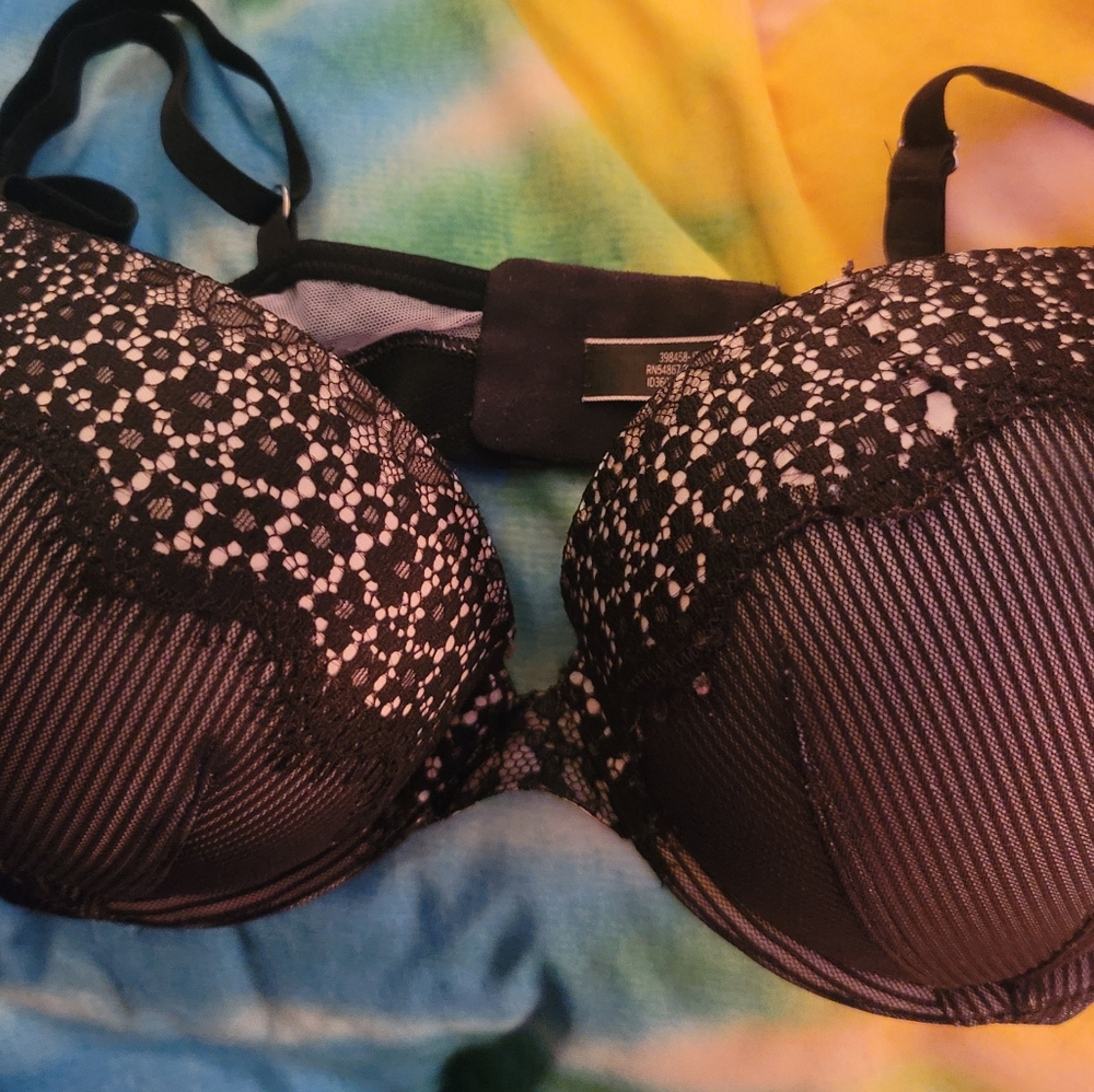 Bombshell Victoria Secret add 2 cups bra